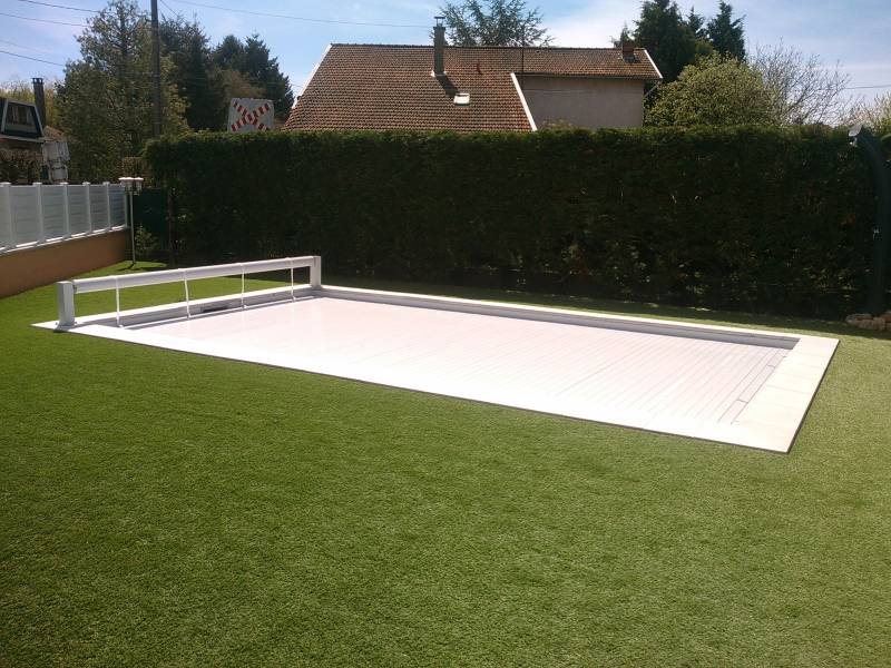 Plage piscine en gazon synthétique - Nature et Paysage